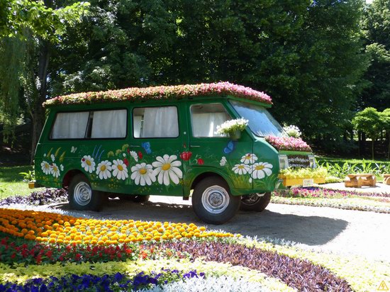 Exhibition of flower cars at Pevcheskoe Pole in Kiev, Ukraine photo 5