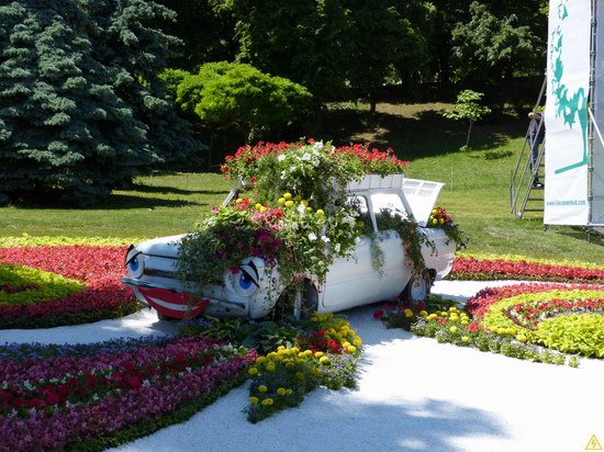 Exhibition of flower cars at Pevcheskoe Pole in Kiev, Ukraine photo 7