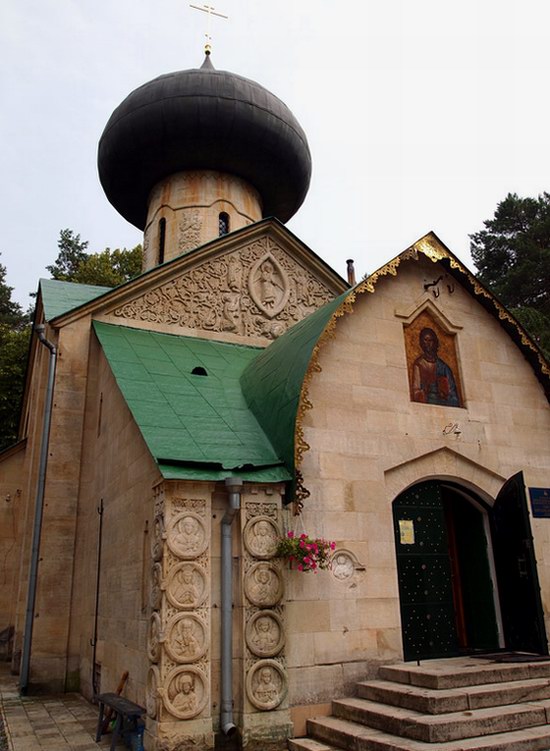 Church in Natalievka estate, Kharkov region, Ukraine photo 8