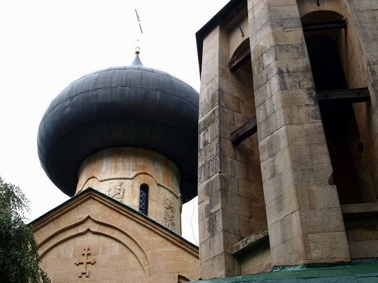 Church in Natalievka estate, Kharkov region, Ukraine photo 9