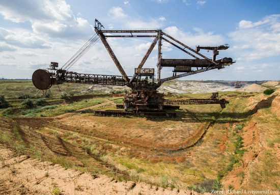 Post-apocalyptic mining machinery, Ukraine photo 1