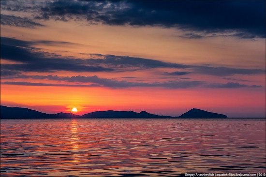 Amazing Sunrise at Cape Kiik-Atlama in Crimea · Ukraine travel blog