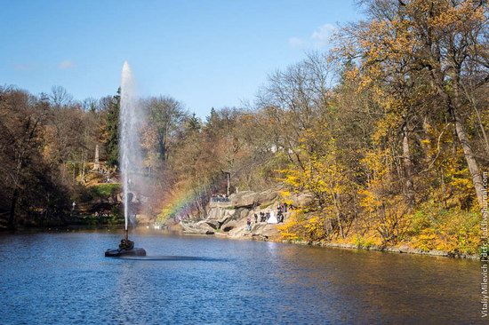 Golden Autumn in Sofiyivka Park, Uman, Ukraine photo 4