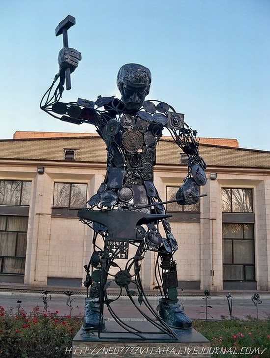 Forged Figures Park in Donetsk, Ukraine, photo 1