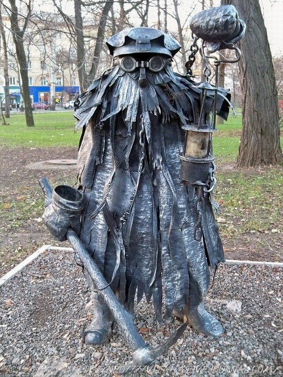 Forged Figures Park in Donetsk, Ukraine, photo 12