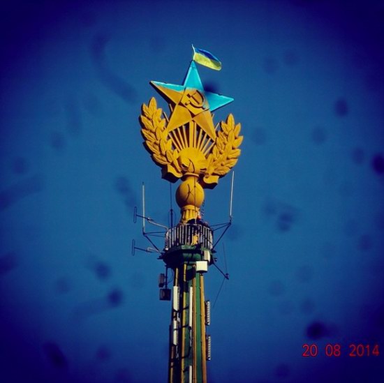 Ukrainian flag raised over Moscow, Russia, photo 2