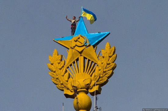 Ukrainian flag raised over Moscow, Russia, photo 1