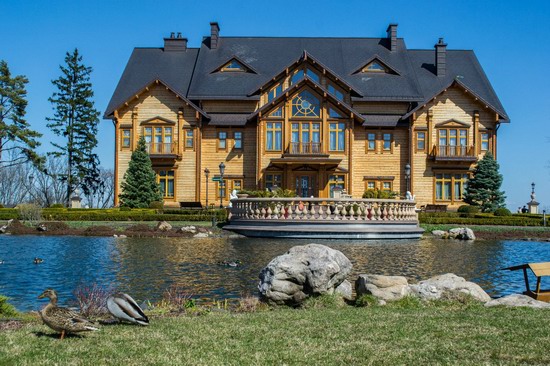 The former residence of Yanukovych in Mezhyhiria, Ukraine, photo 1