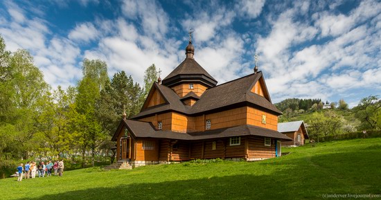 Church in Kryvorivnia, Ukraine, photo 1