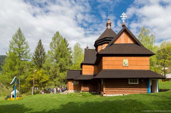 Church in Kryvorivnia, Ukraine, photo 10