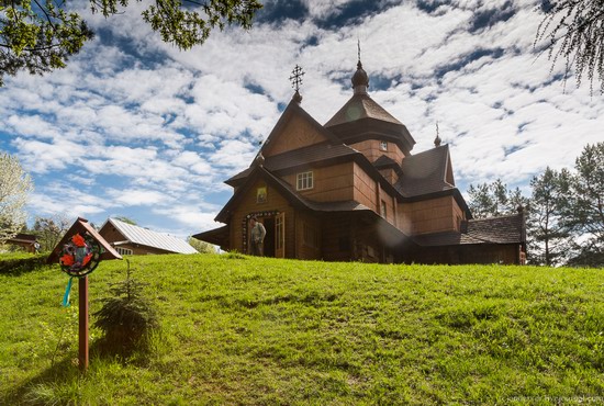 Church in Kryvorivnia, Ukraine, photo 12