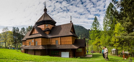 Church in Kryvorivnia, Ukraine, photo 3