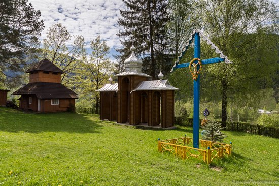 Church in Kryvorivnia, Ukraine, photo 8