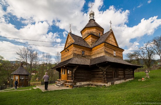 Church in Vorokhta, Ivano-Frankivsk region, Ukraine, photo 1