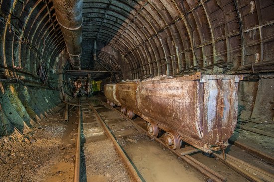 The catacombs of the unfinished subway, Dnepropetrovsk, Ukraine, photo 15