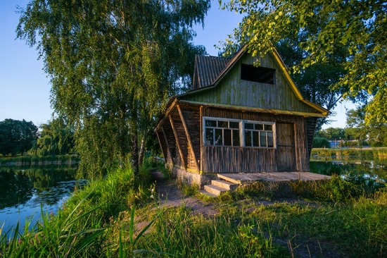 Fairy-tale house in the middle of the lake near Kyiv, Ukraine, photo 4