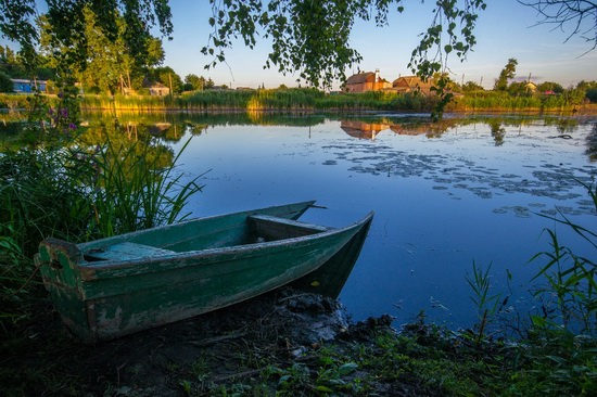 Fairy-tale house in the middle of the lake near Kyiv, Ukraine, photo 6