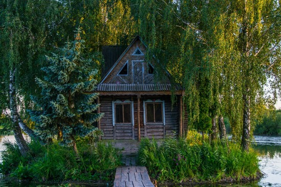 Fairy-tale house in the middle of the lake near Kyiv, Ukraine, photo 8