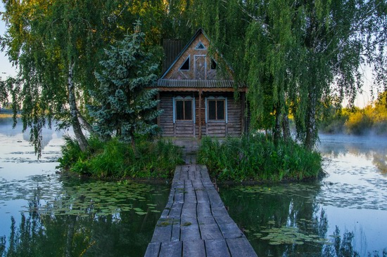 Fairy-tale house in the middle of the lake near Kyiv, Ukraine, photo 9