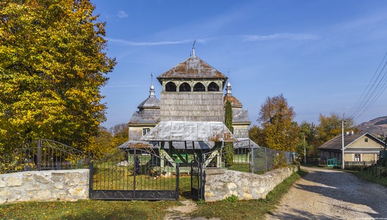 Church of St. Michael the Archangel in Lahodiv, Lviv region, Ukraine, photo 3