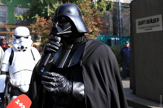 Darth Vader monument, Odessa, Ukraine, photo 10