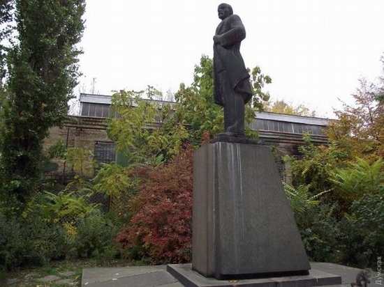 Darth Vader monument, Odessa, Ukraine, photo 13