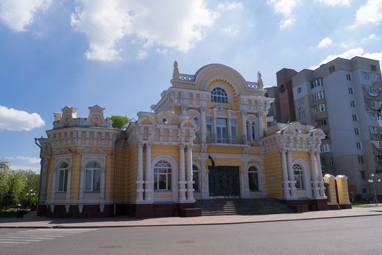 Khreshchatyk Street in Cherkasy, Ukraine, photo 1