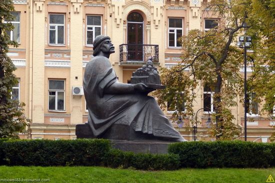 In the center of Kyiv, Ukraine, photo 16