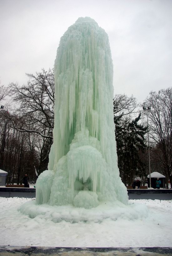 Frozen Fountain in Kharkiv, Ukraine, photo 5
