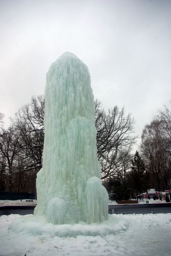 Frozen Fountain in Kharkiv, Ukraine, photo 6