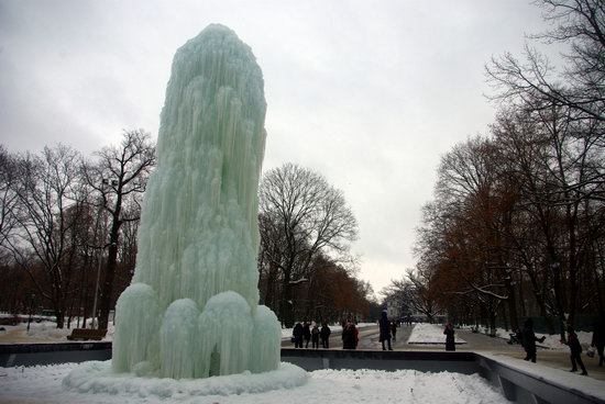 Frozen Fountain in Kharkiv, Ukraine, photo 9