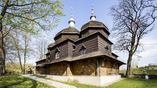 Wooden St. Nicholas Church, Sapohiv, Ukraine, photo 1