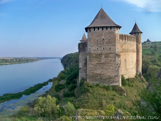 Khotyn Fortress in the Chernivtsi region, Ukraine, photo 1