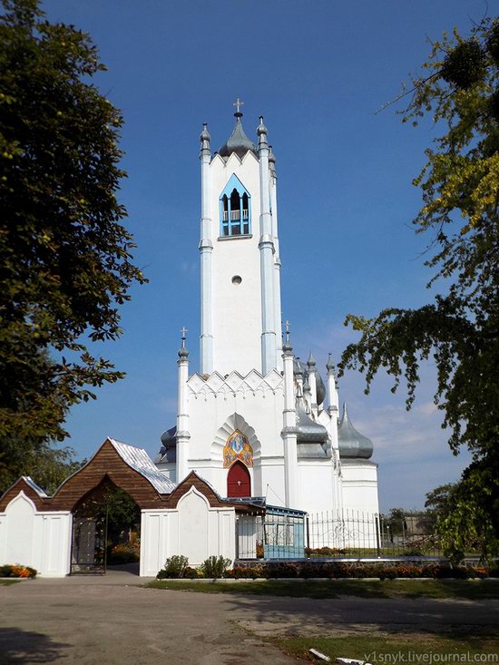 Unusual Orthodox church in Moshny, Cherkasy region, Ukraine, photo 2