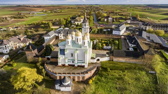 Uspenskyi Svyatohorskyi Convent in Zymne, Ukraine, photo 1