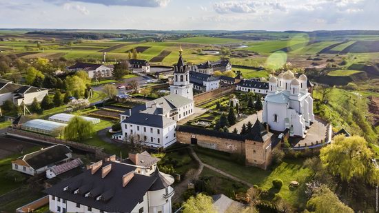 Uspenskyi Svyatohorskyi Convent in Zymne, Ukraine, photo 4