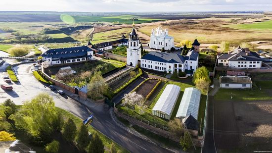 Uspenskyi Svyatohorskyi Convent in Zymne, Ukraine, photo 7