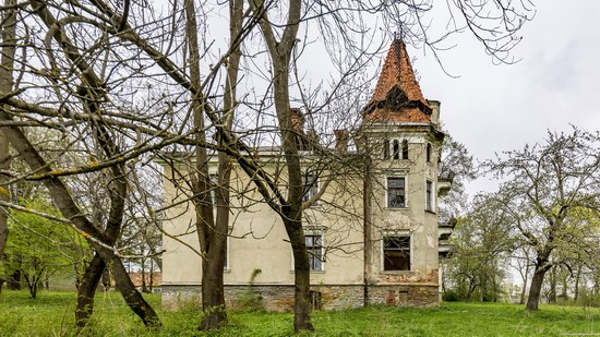 Abandoned villa in Nyzhankovychi, Lviv region, Ukraine, photo 11