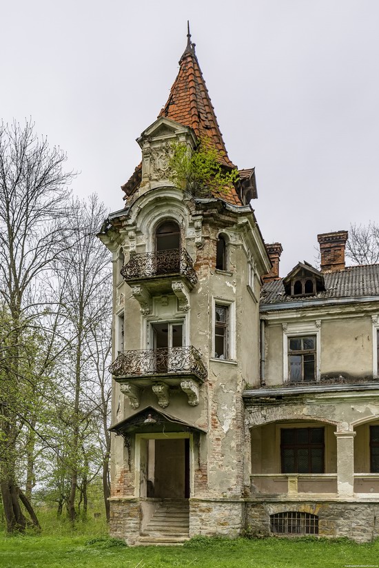 Abandoned villa in Nyzhankovychi, Lviv region, Ukraine, photo 2