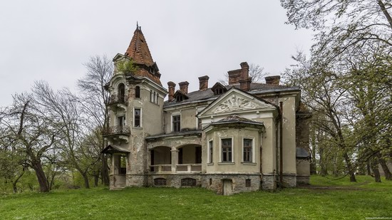 Abandoned villa in Nyzhankovychi, Lviv region, Ukraine, photo 4