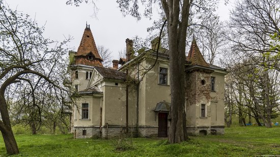 Abandoned villa in Nyzhankovychi, Lviv region, Ukraine, photo 7