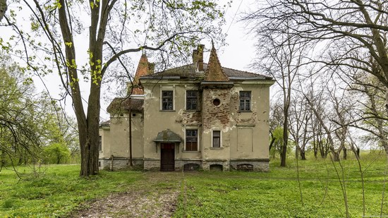 Abandoned villa in Nyzhankovychi, Lviv region, Ukraine, photo 8