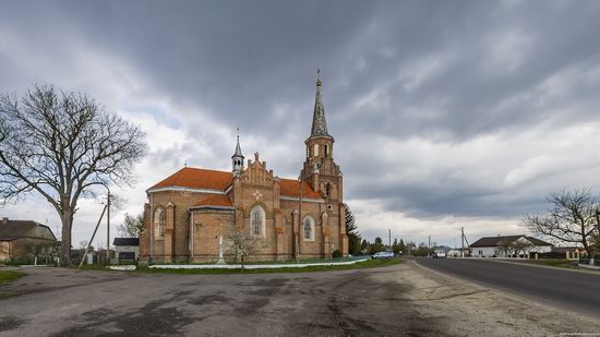 Catholic Church in Stoyaniv, Lviv region, Ukraine, photo 2