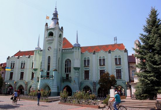 Walk through the center of Mukachevo, Ukraine, photo 1