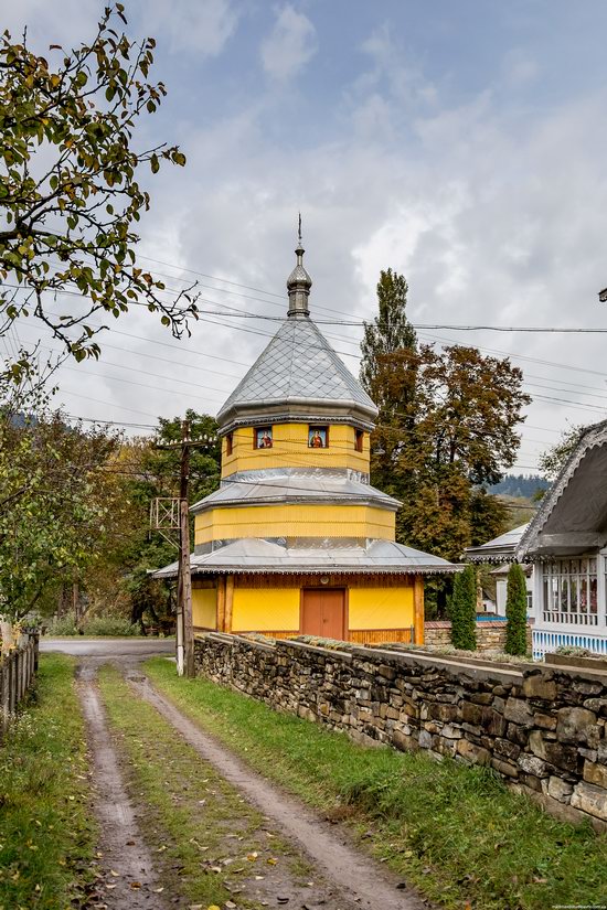 Assumption Church in Roztoky, Chernivtsi region, Ukraine, photo 13