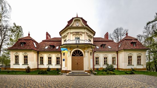 Brunicki Palace in Velykyi Lyubin, Lviv region, Ukraine, photo 1