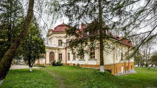 Brunicki Palace in Velykyi Lyubin, Lviv region, Ukraine, photo 2