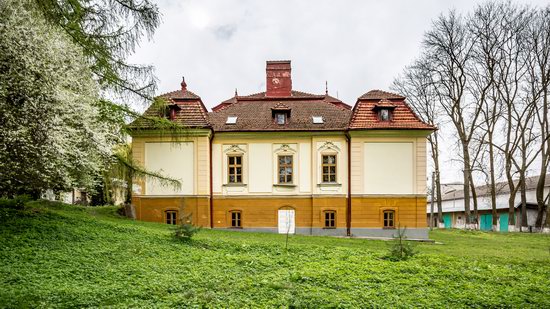 Brunicki Palace in Velykyi Lyubin, Lviv region, Ukraine, photo 3