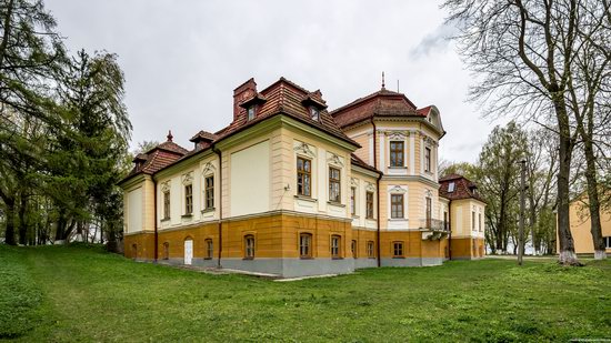 Brunicki Palace in Velykyi Lyubin, Lviv region, Ukraine, photo 4