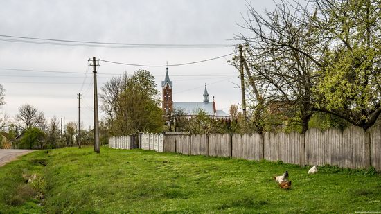 Catholic Church of St. Nicholas in Pnikut, Ukraine, photo 1